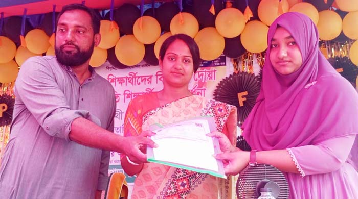 গোয়ালন্দের দেওয়ানপাড়া রহমত উল্লাহ বিদ্যালয়ের শিক্ষার্থীদের বিদায় অনুষ্ঠান